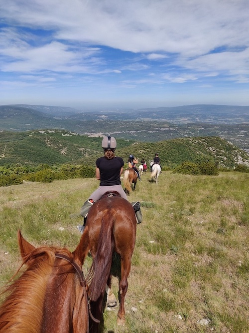 randonner a cheval garder ses distances