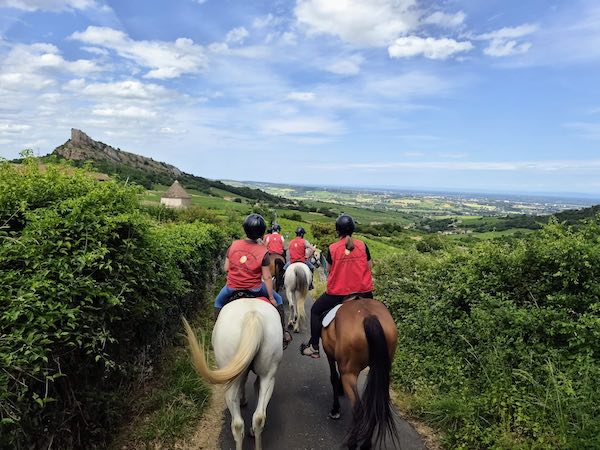 balade a cheval roche de solutré
