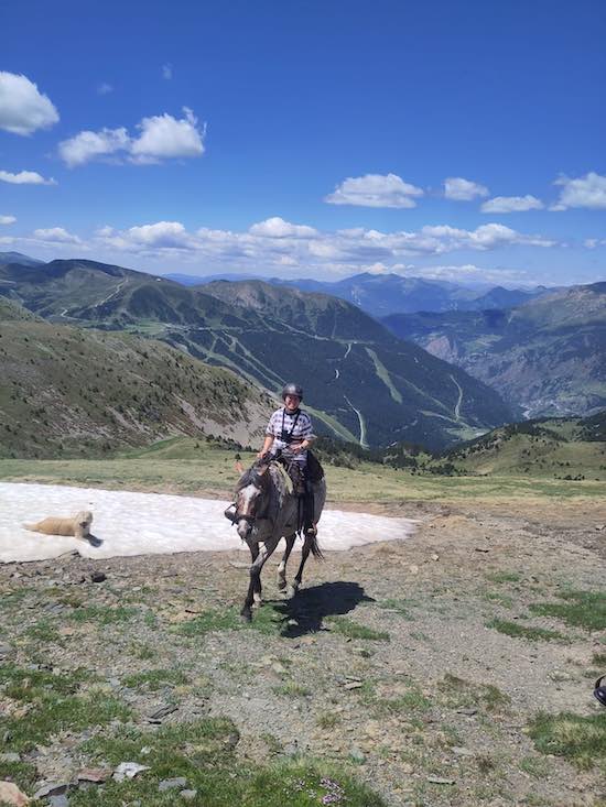 a cheval dans les pyrenees